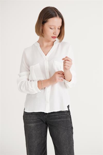 Çift Cepli V Yaka Beyaz Gömlek