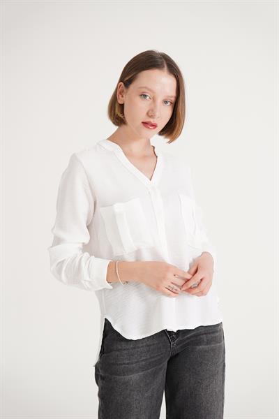 Çift Cepli V Yaka Beyaz Gömlek