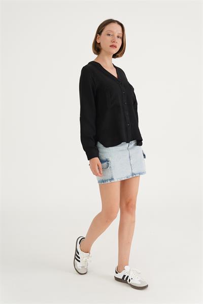 Çift Cepli V Yaka Siyah Gömlek