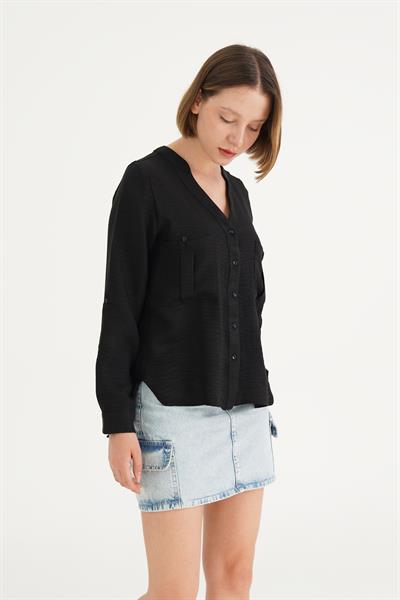 Çift Cepli V Yaka Siyah Gömlek