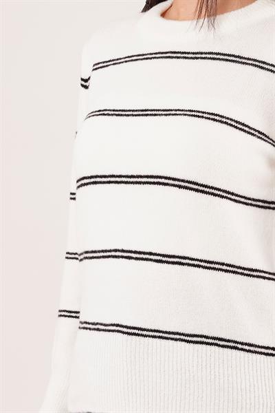 Çift Çizgili Şerit Desen Beyaz Triko Kazak