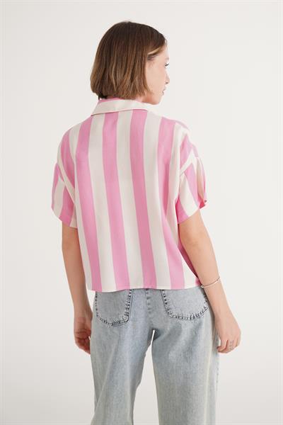 Çizgili Kısa Kol Pembe Gömlek