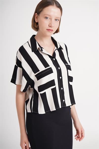 Çizgili Kısa Kol Siyah Gömlek