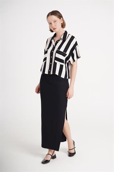 Çizgili Kısa Kol Siyah Gömlek