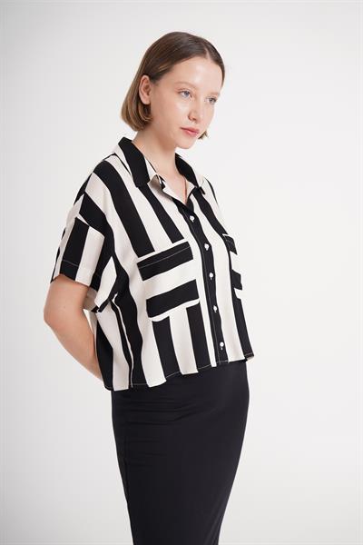 Çizgili Kısa Kol Siyah Gömlek