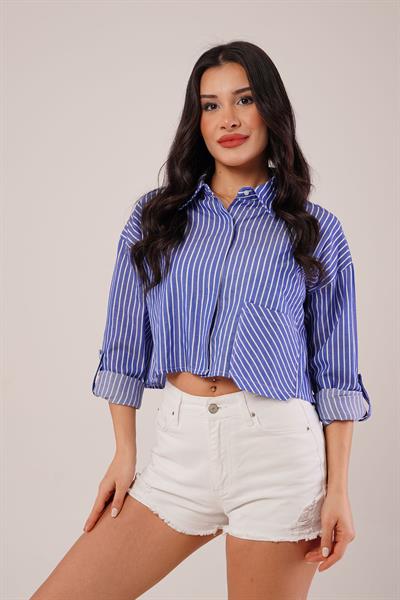 Crop Model Cepli ve Çizgili Mavi Gömlek