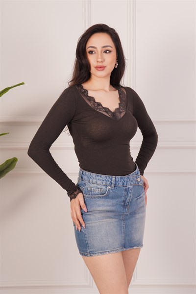 Dantel Detaylı V Yaka Uzun Kollu Kahve Body Bluz