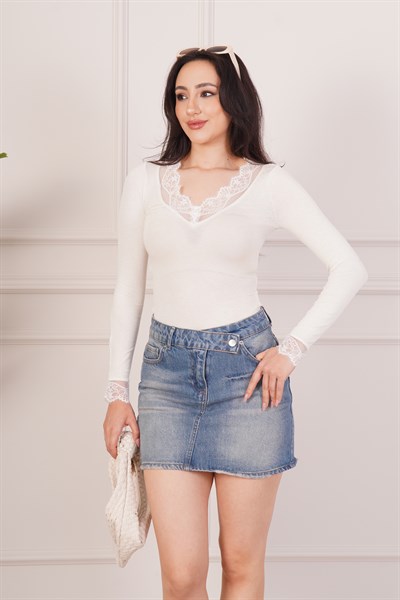 Dantel Detaylı V Yaka Uzun Kollu Krem Body Bluz
