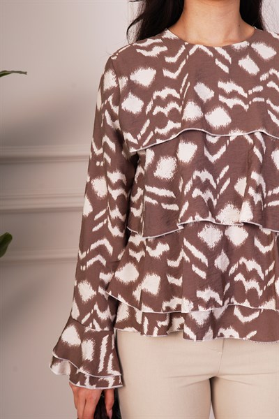 Desenli Kat Kat Volanlı Kahve Bluz