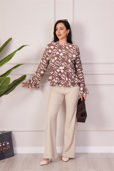 Desenli Kat Kat Volanlı Kahve Bluz