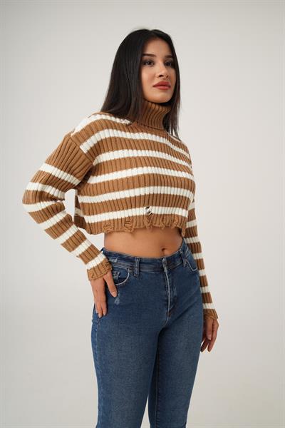 Destroyed Detay Boğazlı Camel Kısa Triko Kazak