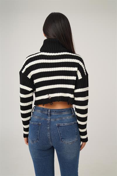 Destroyed Detay Boğazlı Siyah Kısa Triko Kazak