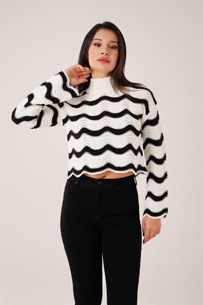 Dik Yaka Dalgalı Model Ekru Triko Kazak
