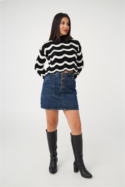 Dik Yaka Dalgalı Model Siyah Triko Kazak