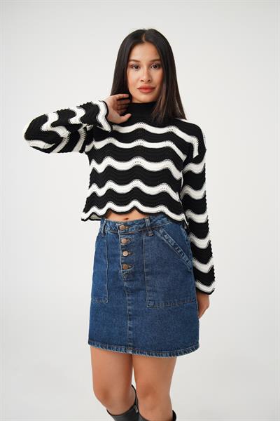 Dik Yaka Dalgalı Model Siyah Triko Kazak
