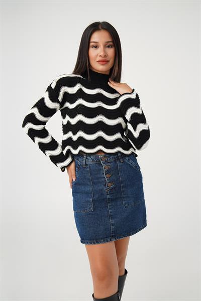 Dik Yaka Dalgalı Model Siyah Triko Kazak