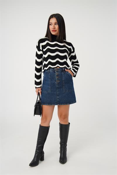 Dik Yaka Dalgalı Model Siyah Triko Kazak