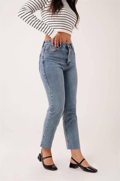Dikişsiz Paça Orta Mavi Mom Jean