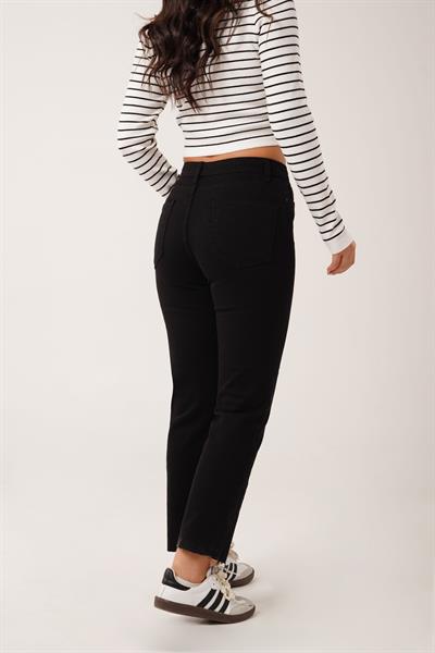 Dikişsiz Paça Siyah Mom Jean