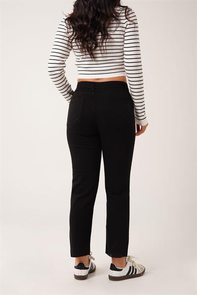 Dikişsiz Paça Siyah Mom Jean