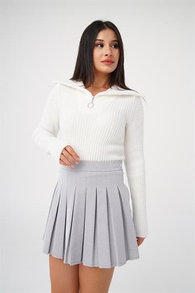 Fermuar Detaylı Kısa Model Beyaz Triko Kazak