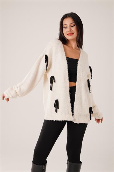 Fiyonk Detaylı Ekru Triko Hırka