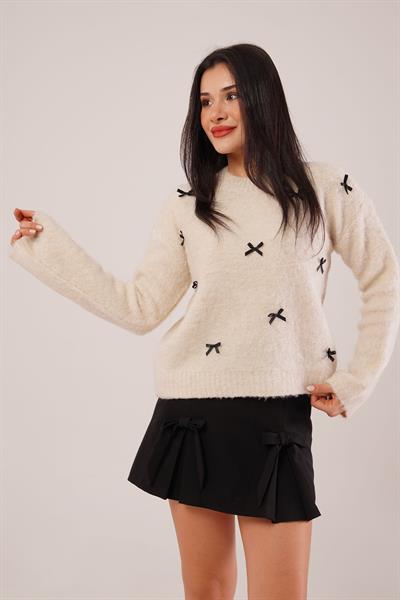 Fiyonklu Buklet Bej Triko Kazak