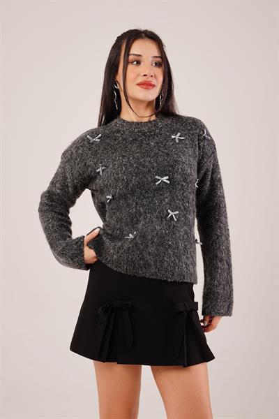 Fiyonklu Buklet Siyah Triko Kazak