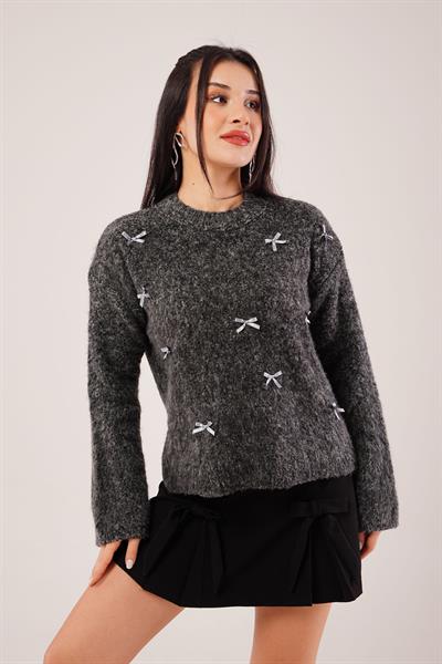 Fiyonklu Buklet Siyah Triko Kazak