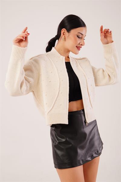 Full İnci İşlemeli Bej Triko Hırka