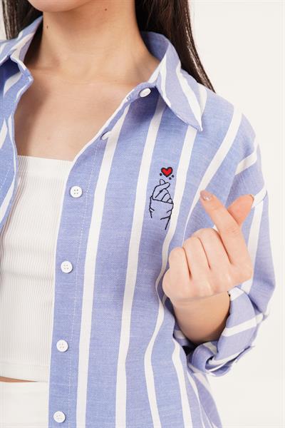 Kalp Nakış Detaylı Geniş Çizgili Mavi Gömlek