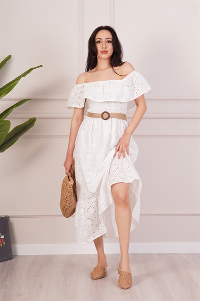 Madonna Yaka Fisto İşlemeli Kemer Detaylı Beyaz Uzun Elbise