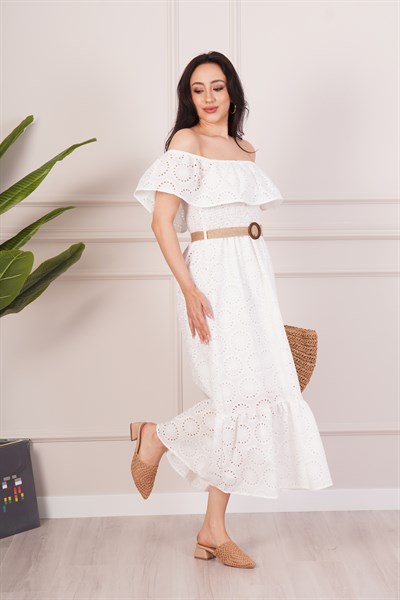 Madonna Yaka Fisto İşlemeli Kemer Detaylı Beyaz Uzun Elbise