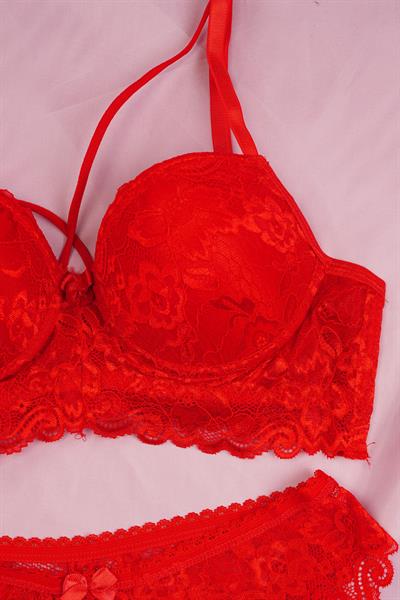 Grit & Lace Serisi Çapraz Askılı Kırmızı Sütyen Takımı