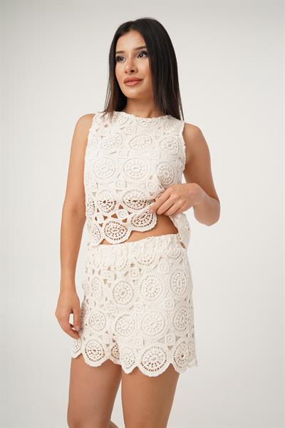 Güpürlü Etek Görünümlü Bej Şort