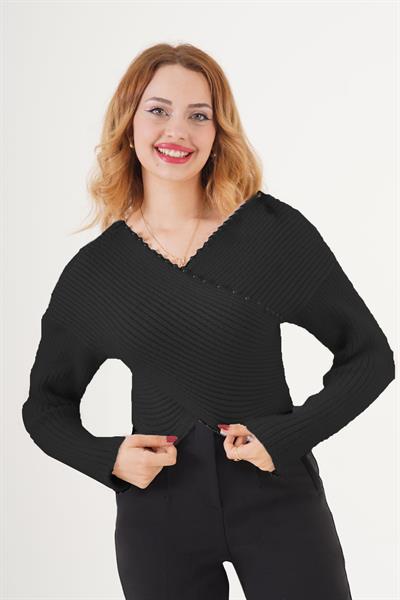 İnci İşlemli Kruvaze Kesim Sakallı Siyah Triko Kazak