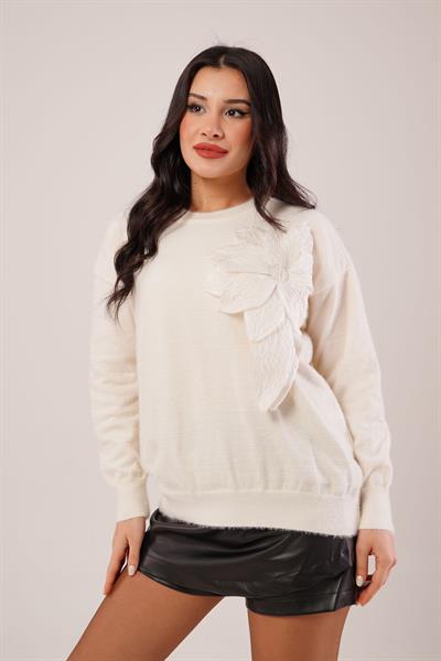 Kabartmalı Çiçek Detaylı Sakallı Krem Kazak