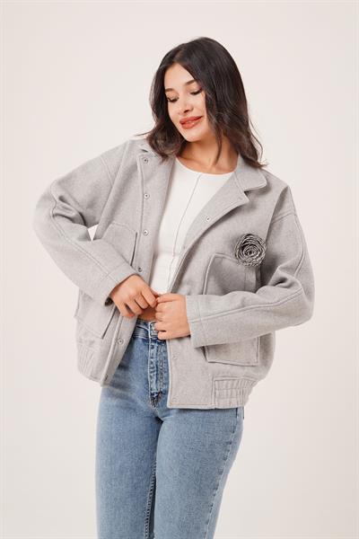 Gül Broş Detaylı Cepli Gri Kaşe Ceket