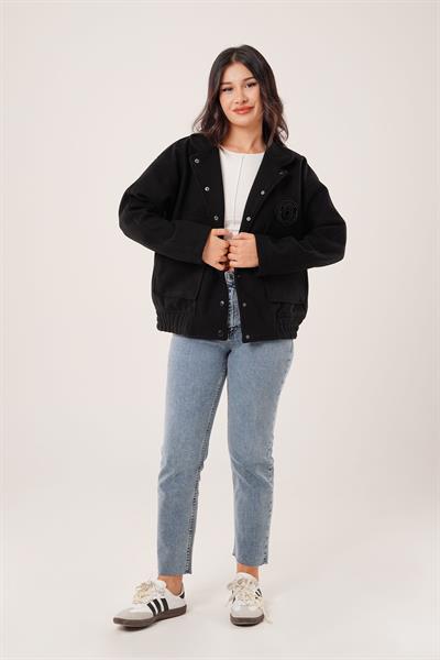Gül Broş Detaylı Cepli Siyah Kaşe Ceket