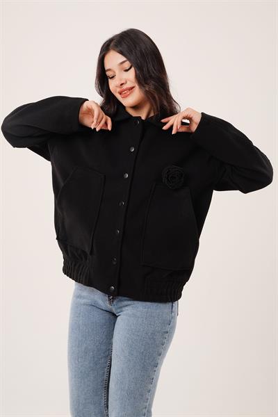 Gül Broş Detaylı Cepli Siyah Kaşe Ceket