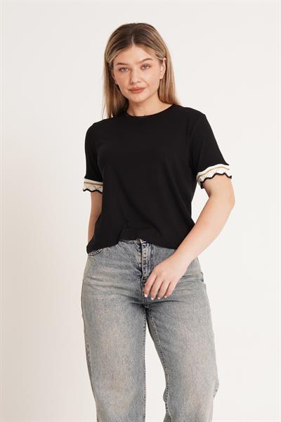 Kol Ucu Sim İp Geçişli Siyah Tişört