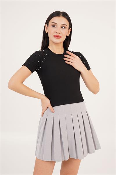 Kolu İnci Detaylı Basic Siyah Tişört