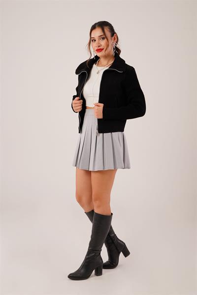 Kolu Triko Detay Kısa Siyah Kaşe Ceket