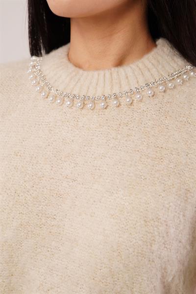 Kolye Detay Buklet Bej Triko Kazak