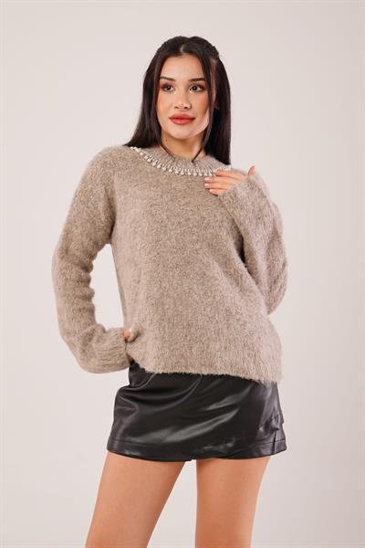 Kolye Detay Buklet Sütlü Kahve Triko Kazak