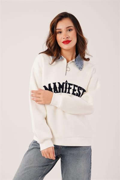 Kot Detay Manifest Nakışlı Beyaz Sweatshirt