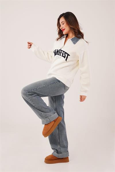 Kot Detay Manifest Nakışlı Beyaz Sweatshirt