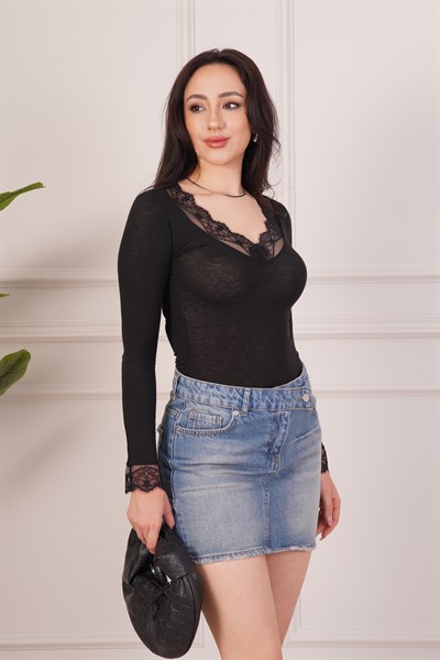 Çapraz Kemer Detaylı Mini Jean Etek