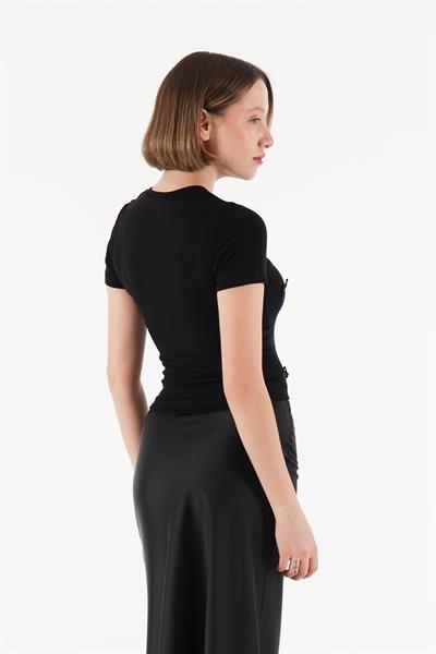 Kurdele İşlemeli Siyah Crop