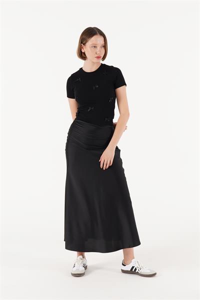 Kurdele İşlemeli Siyah Crop